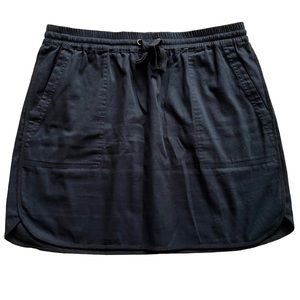 LILLA P BLACK PULL ON SKIRT SIZE LARGE CLASSIC MINIMALIST CHIC MODERN EFFORTLESS